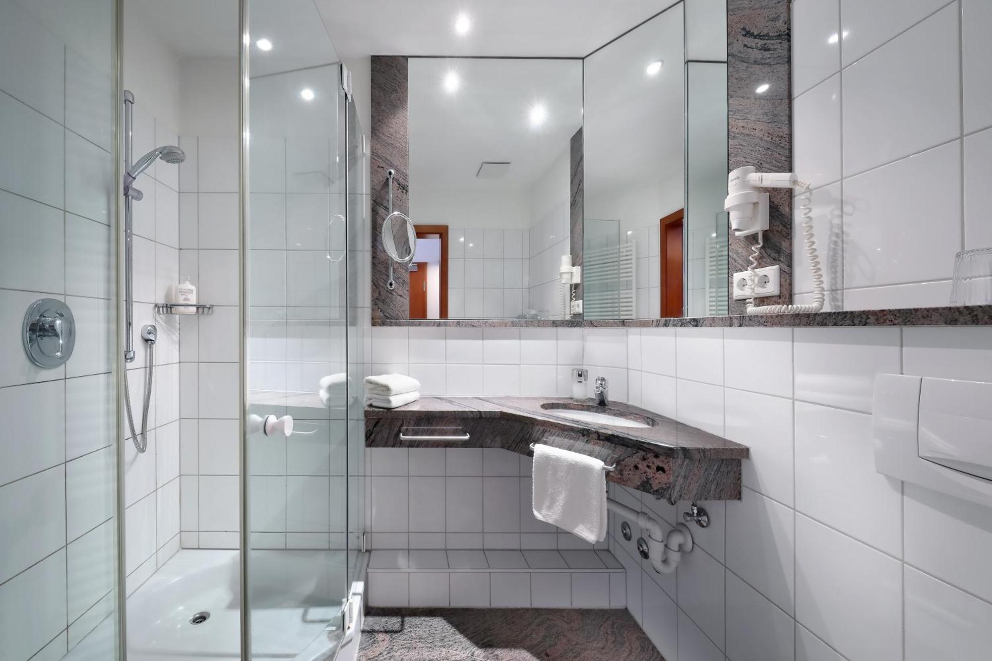 Hotel Mueller Cafe & Wein - Mondholzhotel Veitshöchheim Dış mekan fotoğraf