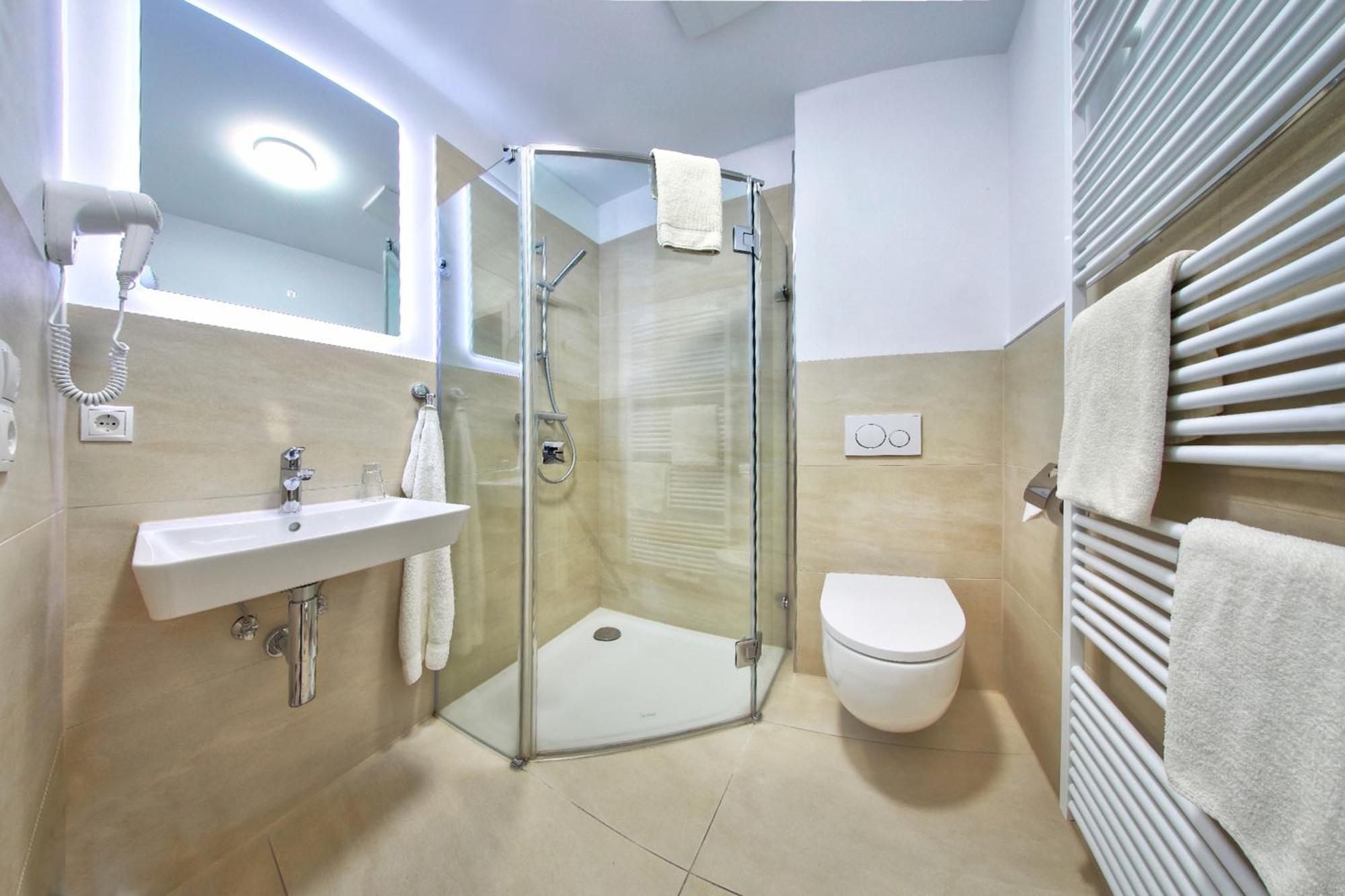 Hotel Mueller Cafe & Wein - Mondholzhotel Veitshöchheim Dış mekan fotoğraf